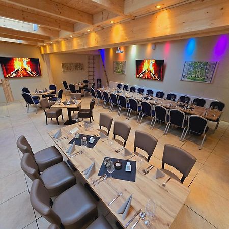 Hotel Zum Goldenen Loewen Peitz エクステリア 写真