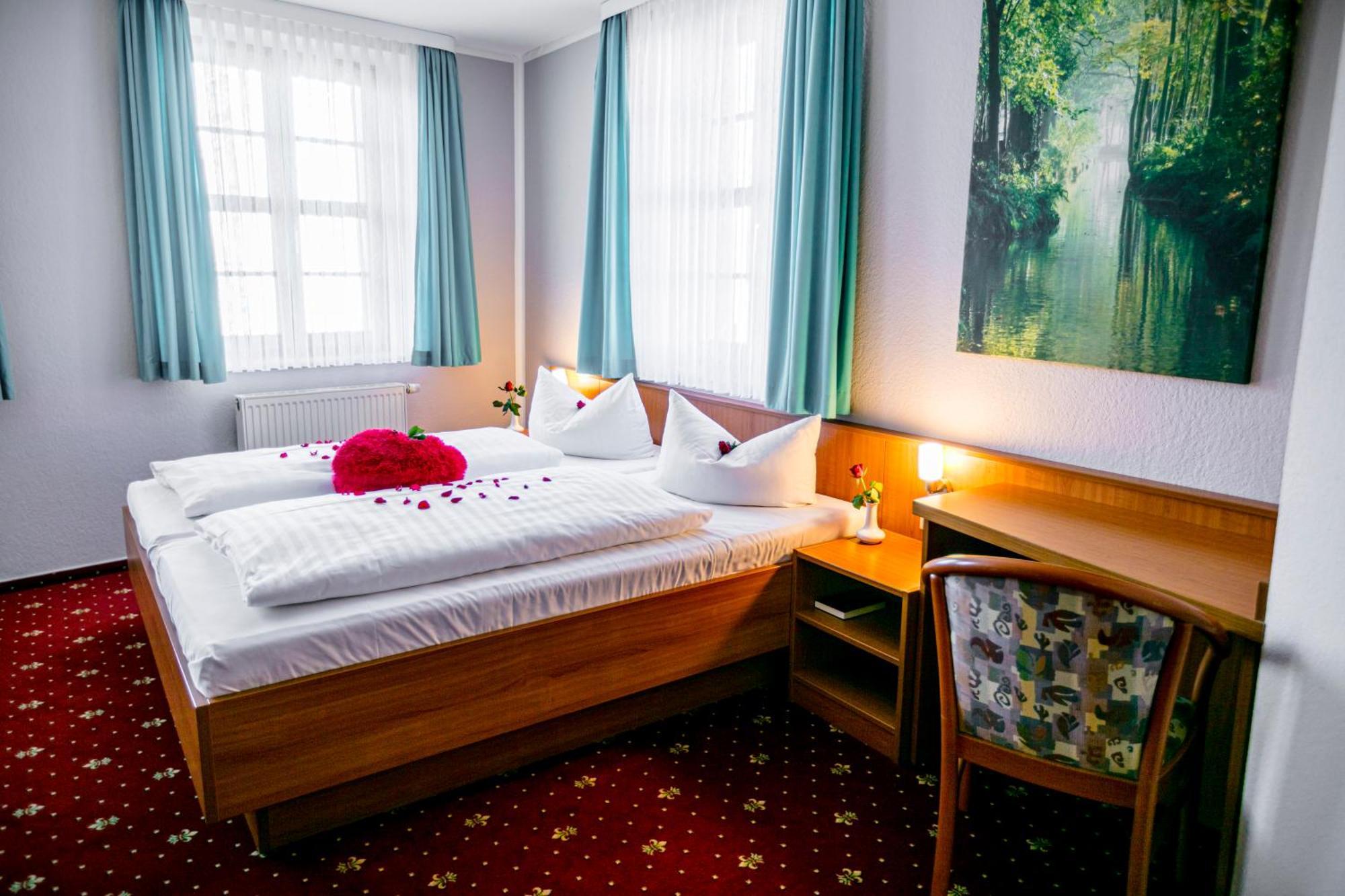 Hotel Zum Goldenen Loewen Peitz エクステリア 写真