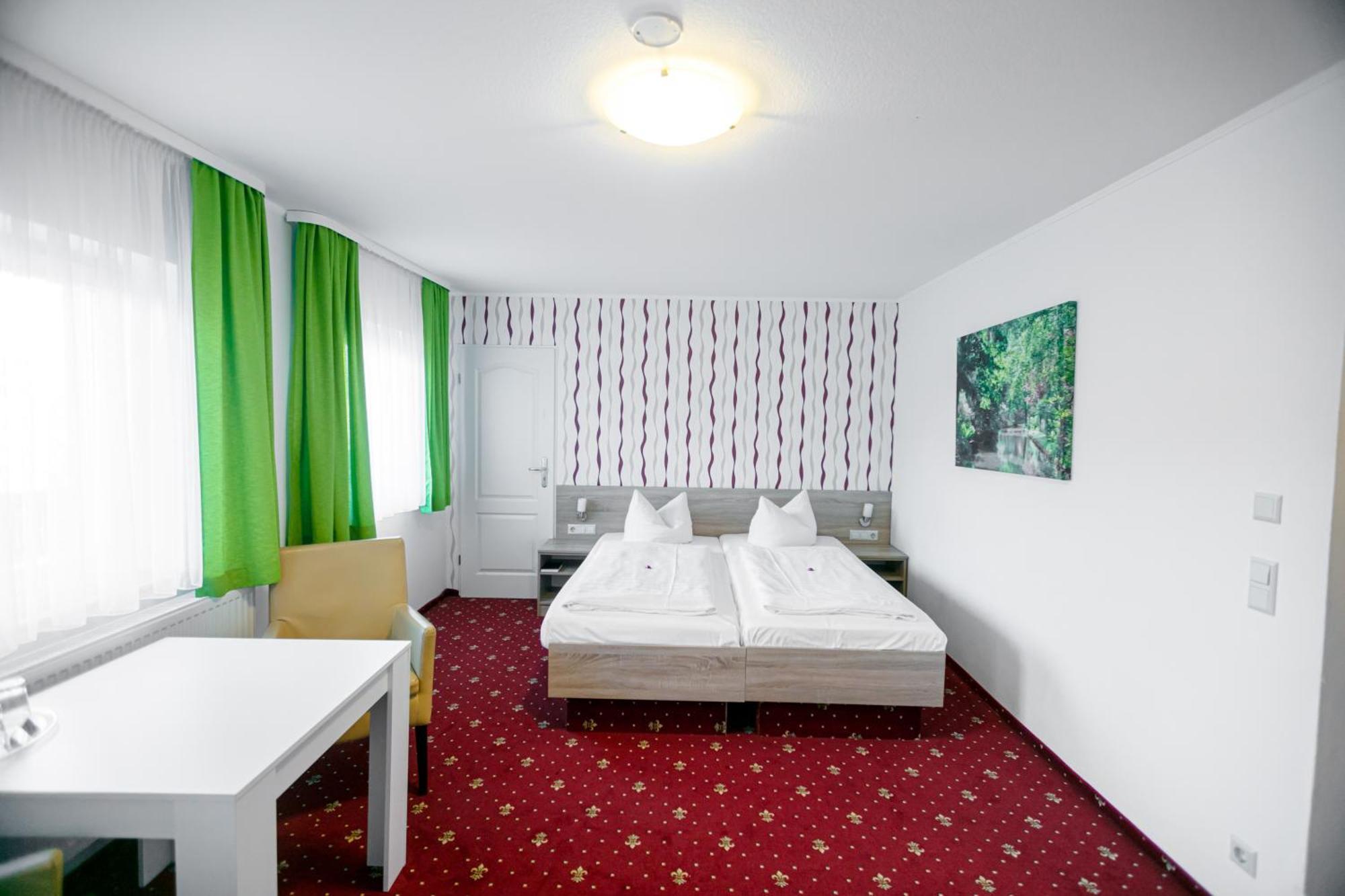 Hotel Zum Goldenen Loewen Peitz エクステリア 写真