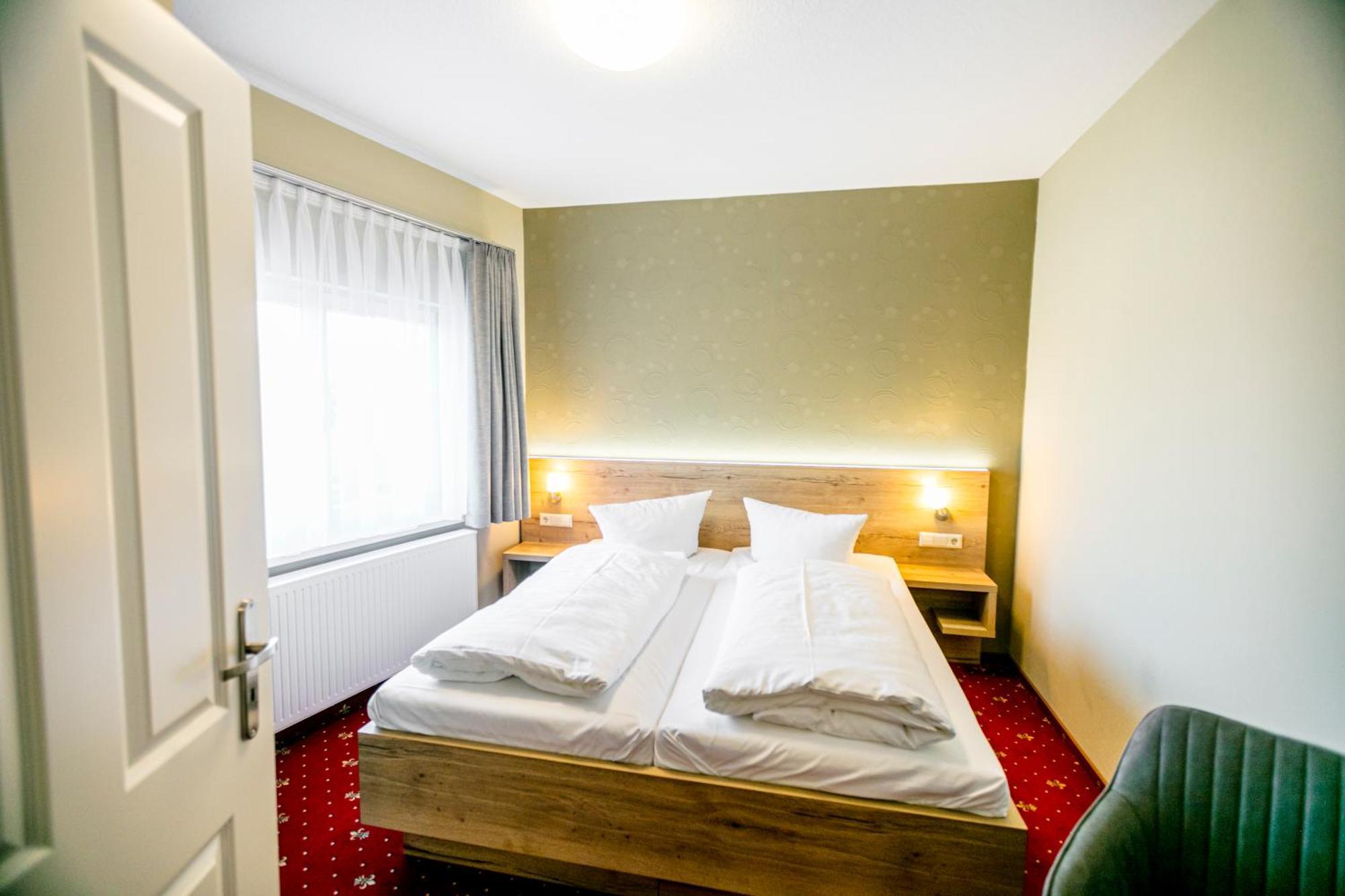 Hotel Zum Goldenen Loewen Peitz エクステリア 写真