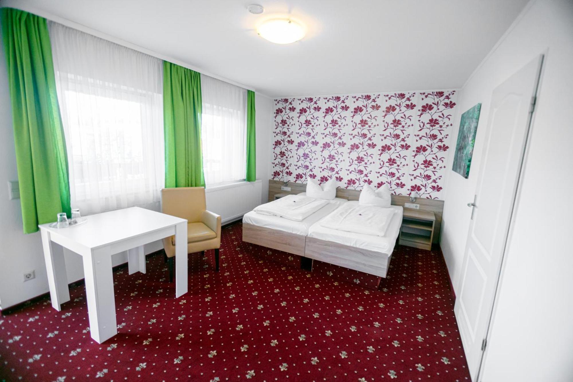 Hotel Zum Goldenen Loewen Peitz エクステリア 写真