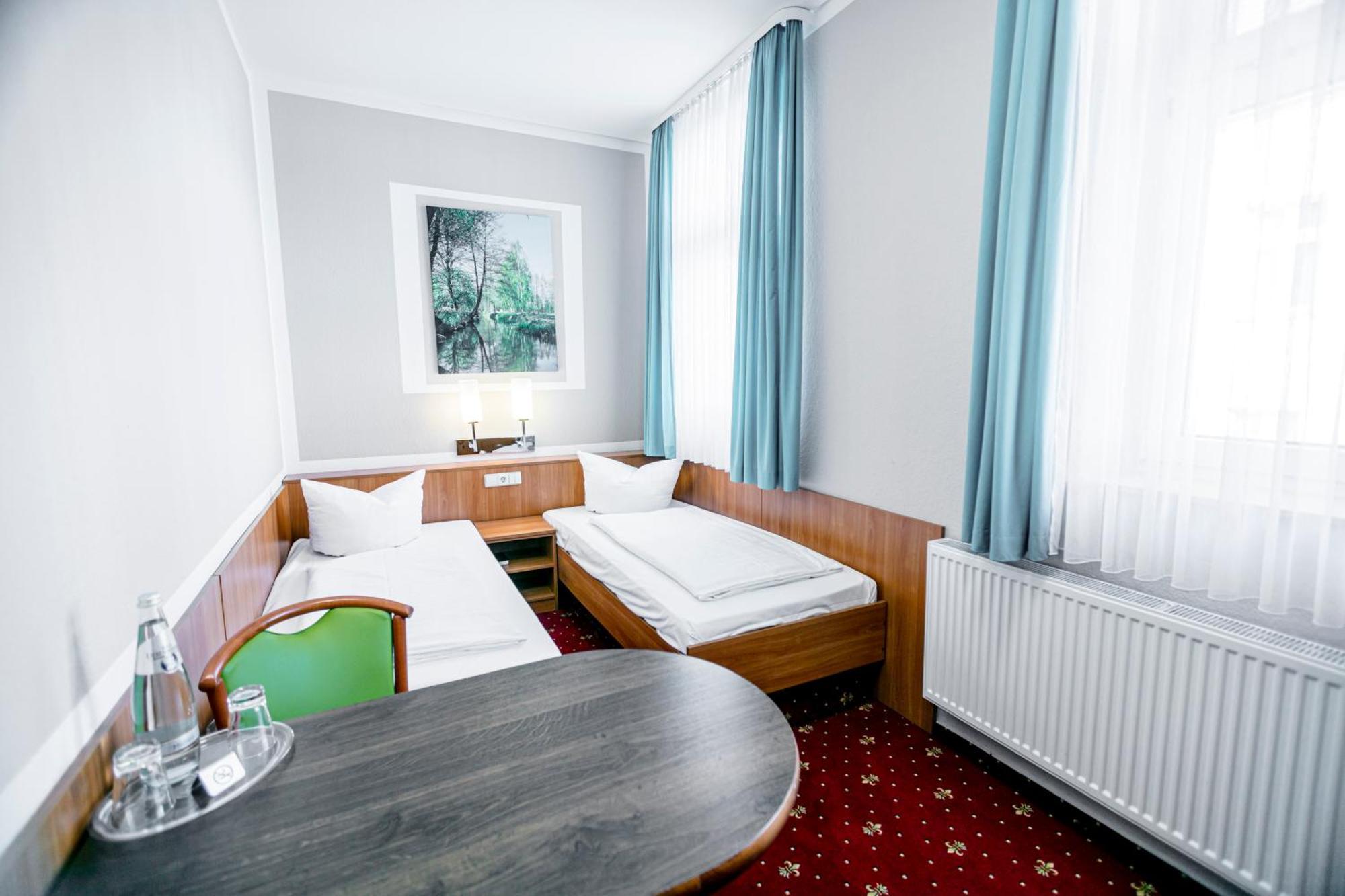 Hotel Zum Goldenen Loewen Peitz エクステリア 写真
