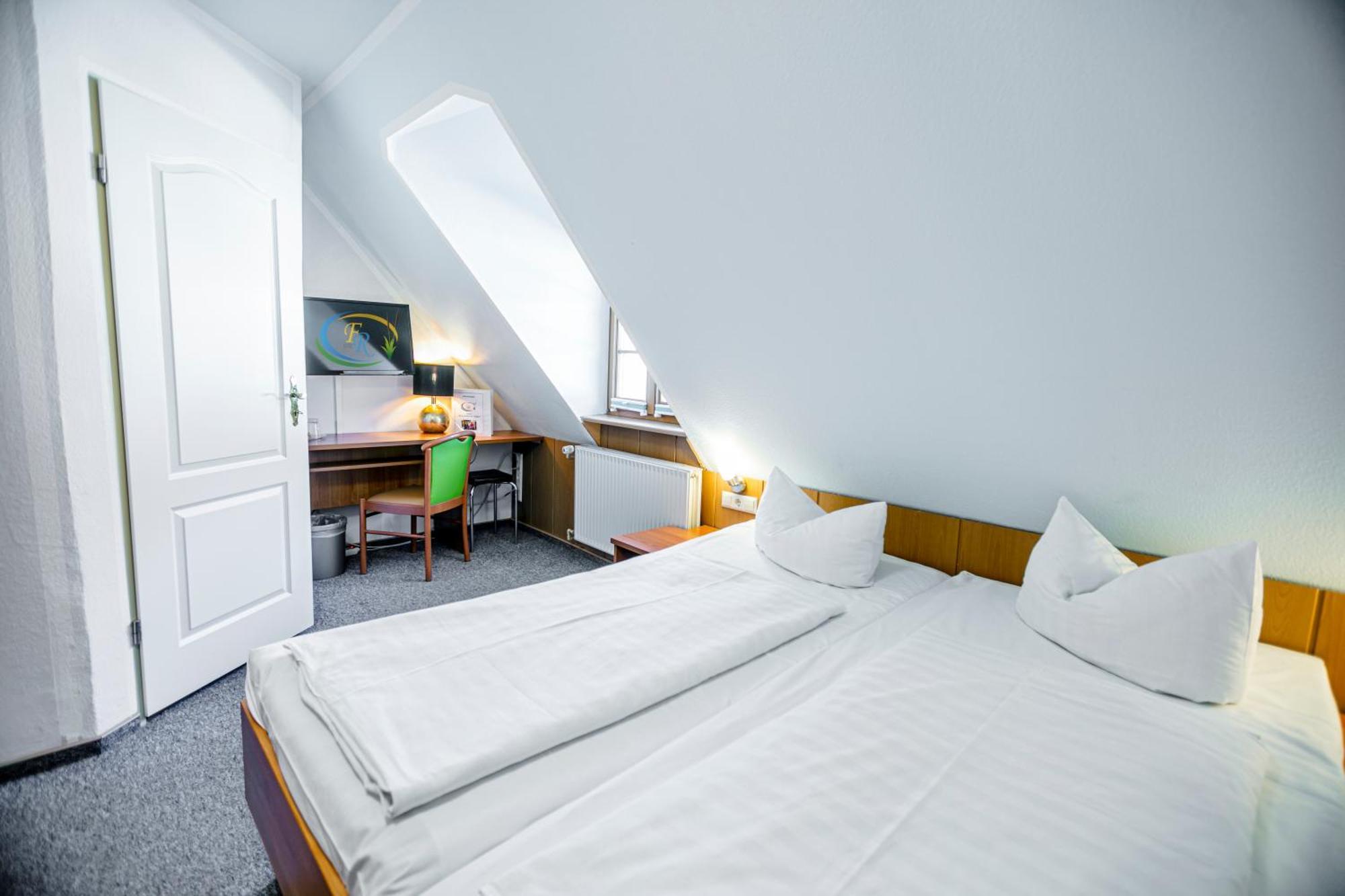 Hotel Zum Goldenen Loewen Peitz エクステリア 写真