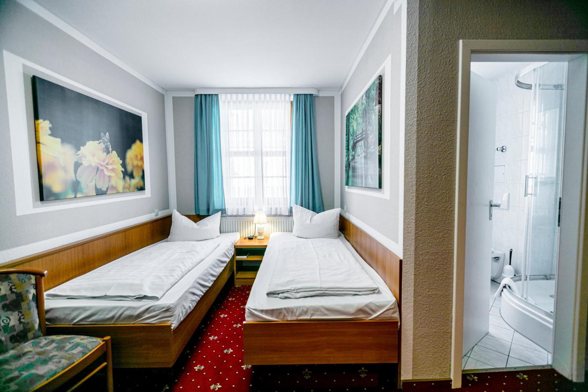 Hotel Zum Goldenen Loewen Peitz エクステリア 写真
