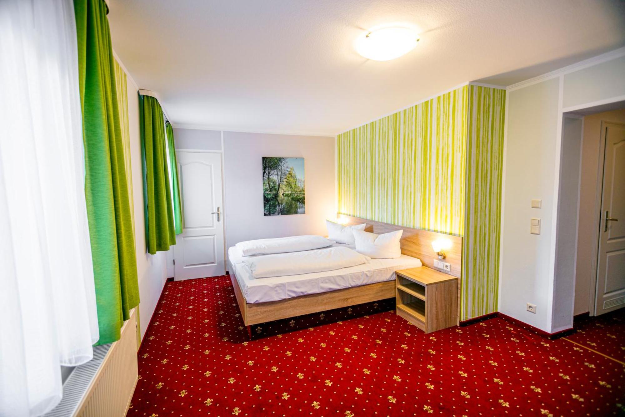 Hotel Zum Goldenen Loewen Peitz エクステリア 写真
