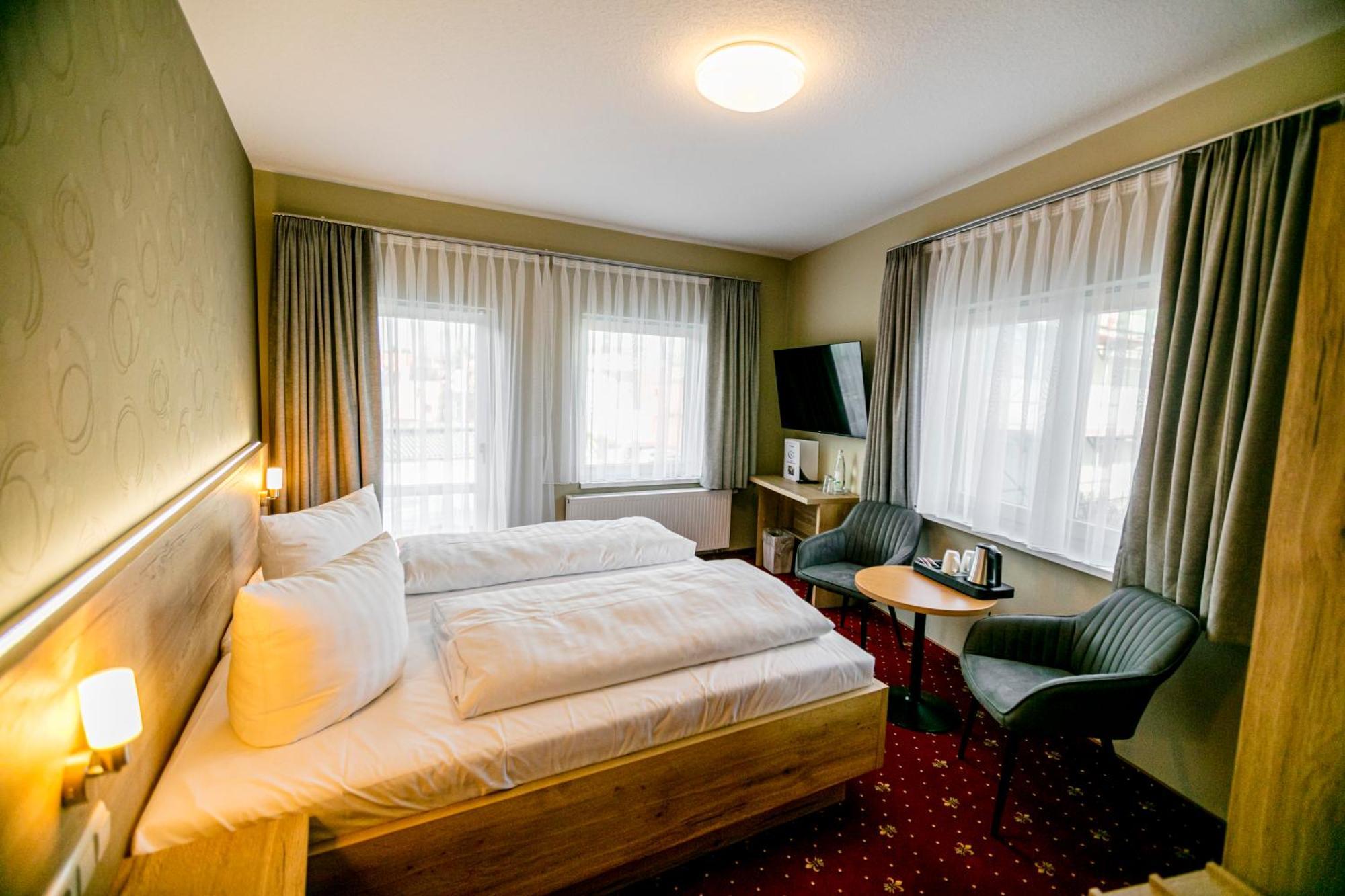 Hotel Zum Goldenen Loewen Peitz エクステリア 写真