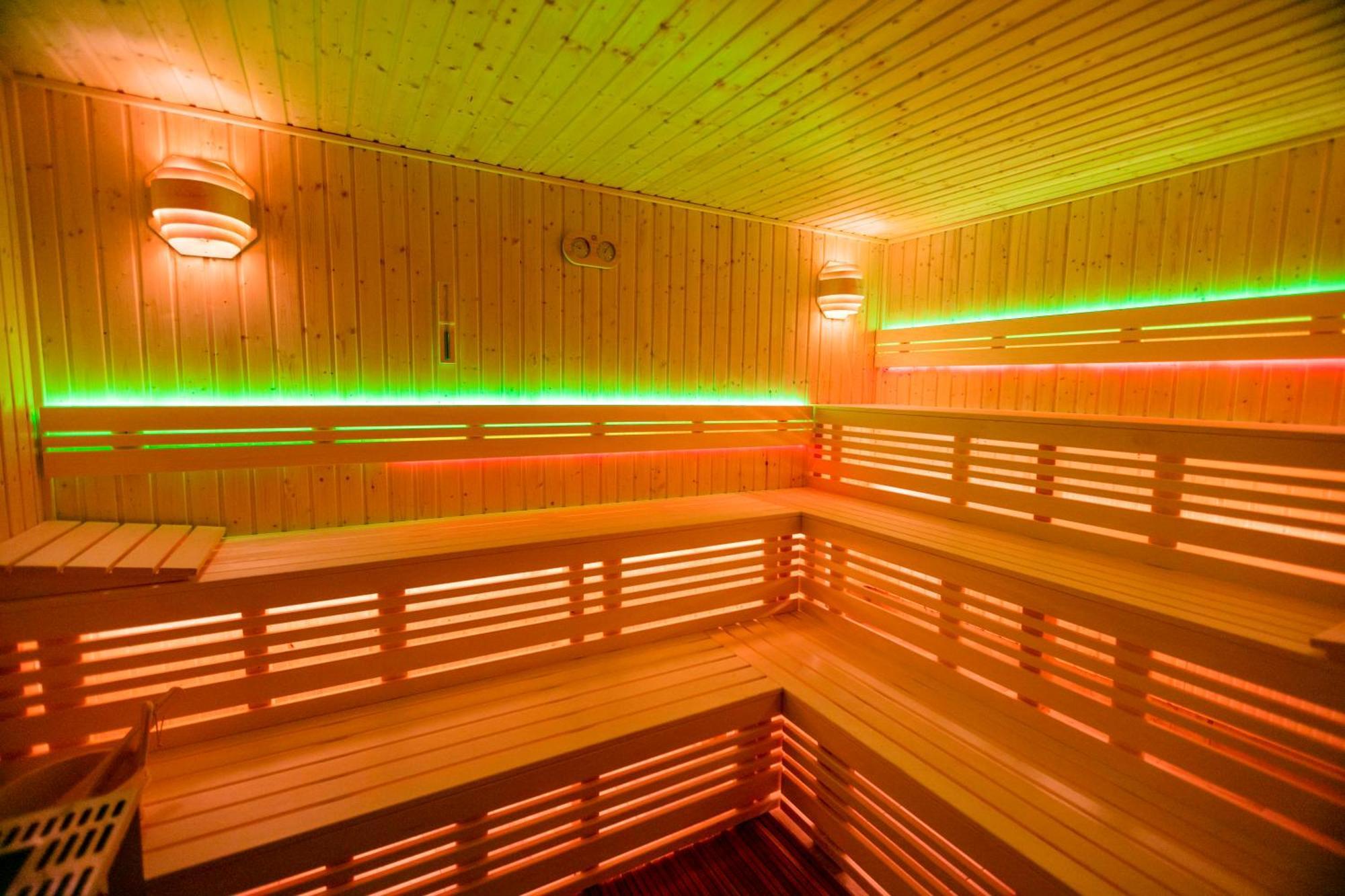 Hotel Zum Goldenen Loewen Peitz エクステリア 写真
