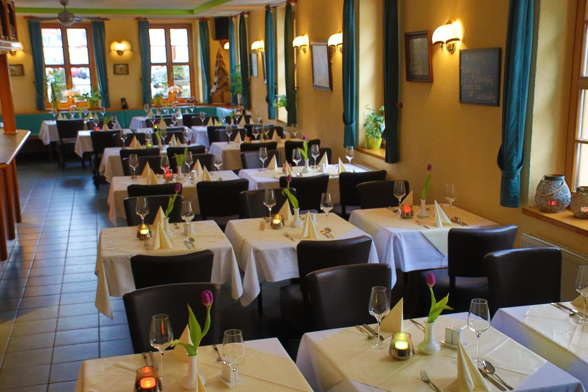 Hotel Zum Goldenen Loewen Peitz エクステリア 写真