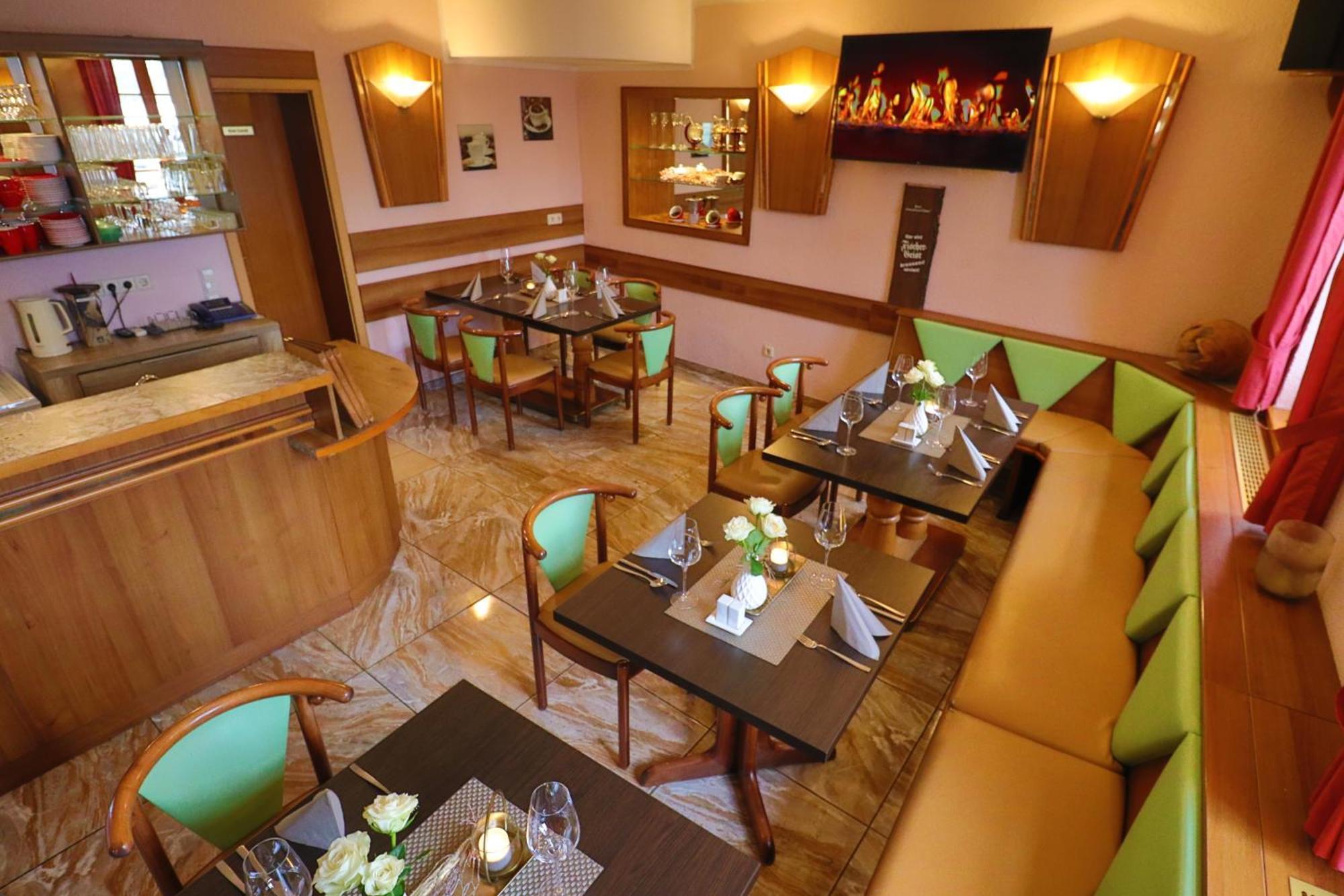 Hotel Zum Goldenen Loewen Peitz エクステリア 写真