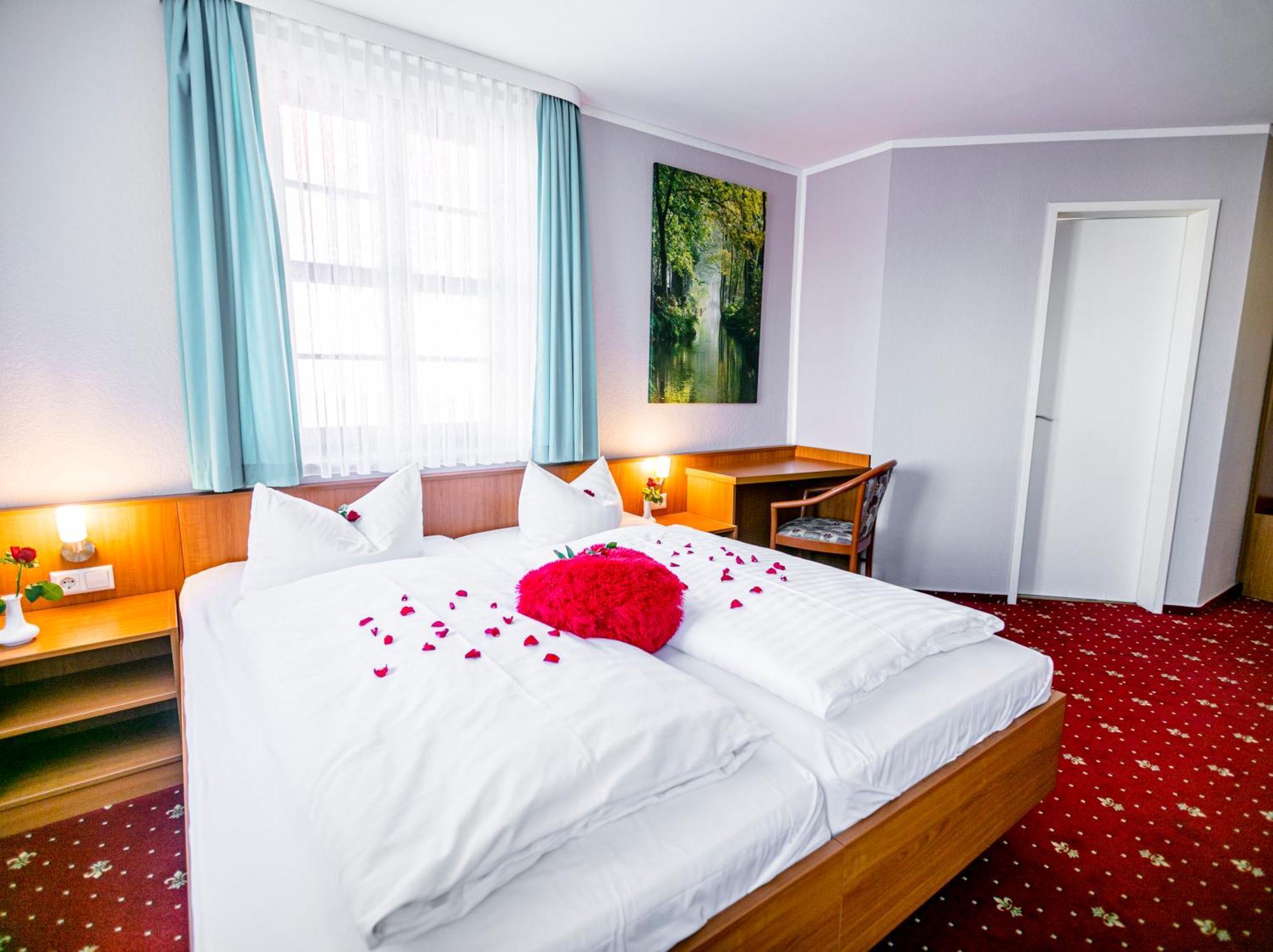 Hotel Zum Goldenen Loewen Peitz エクステリア 写真