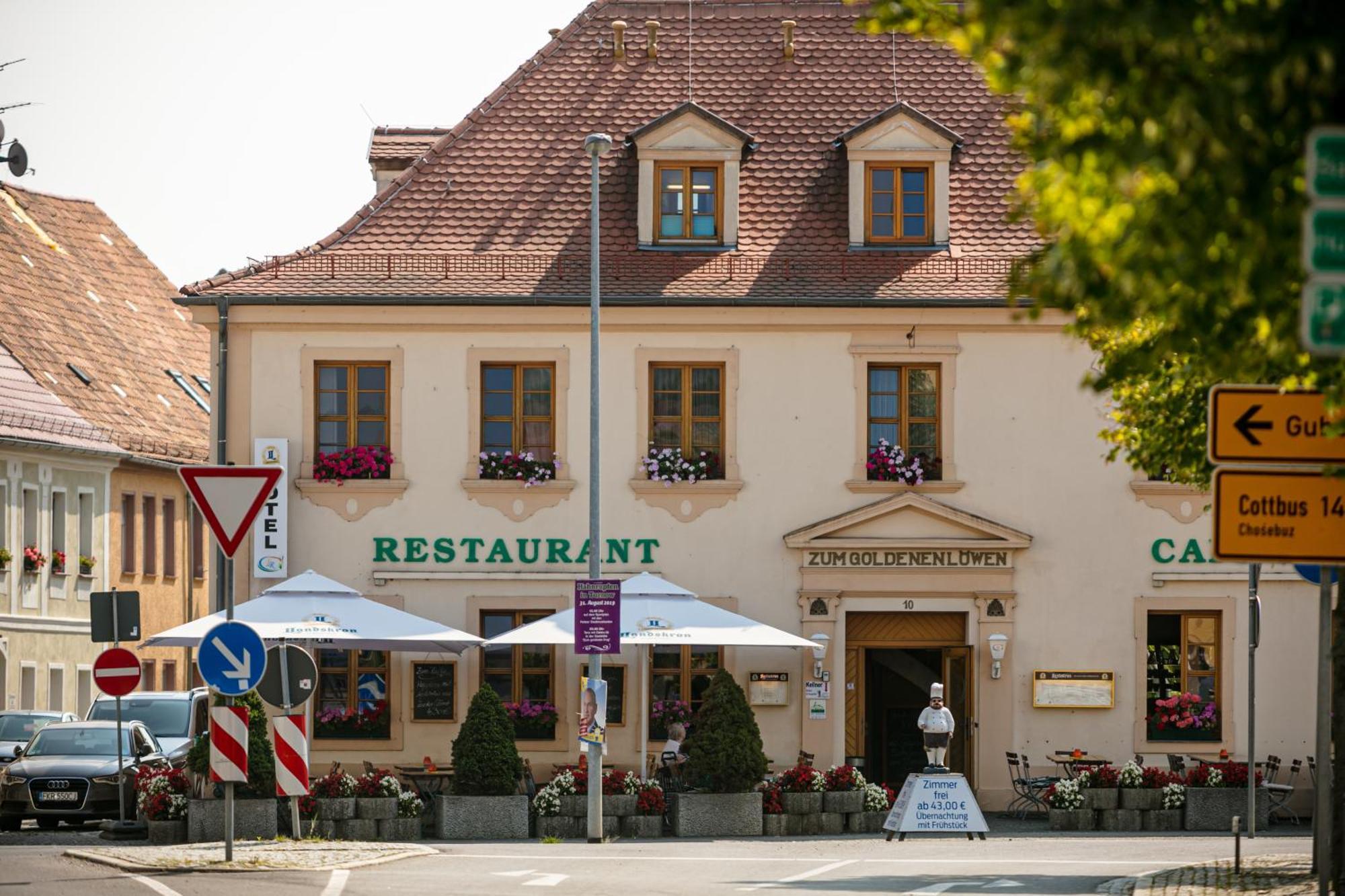 Hotel Zum Goldenen Loewen Peitz エクステリア 写真
