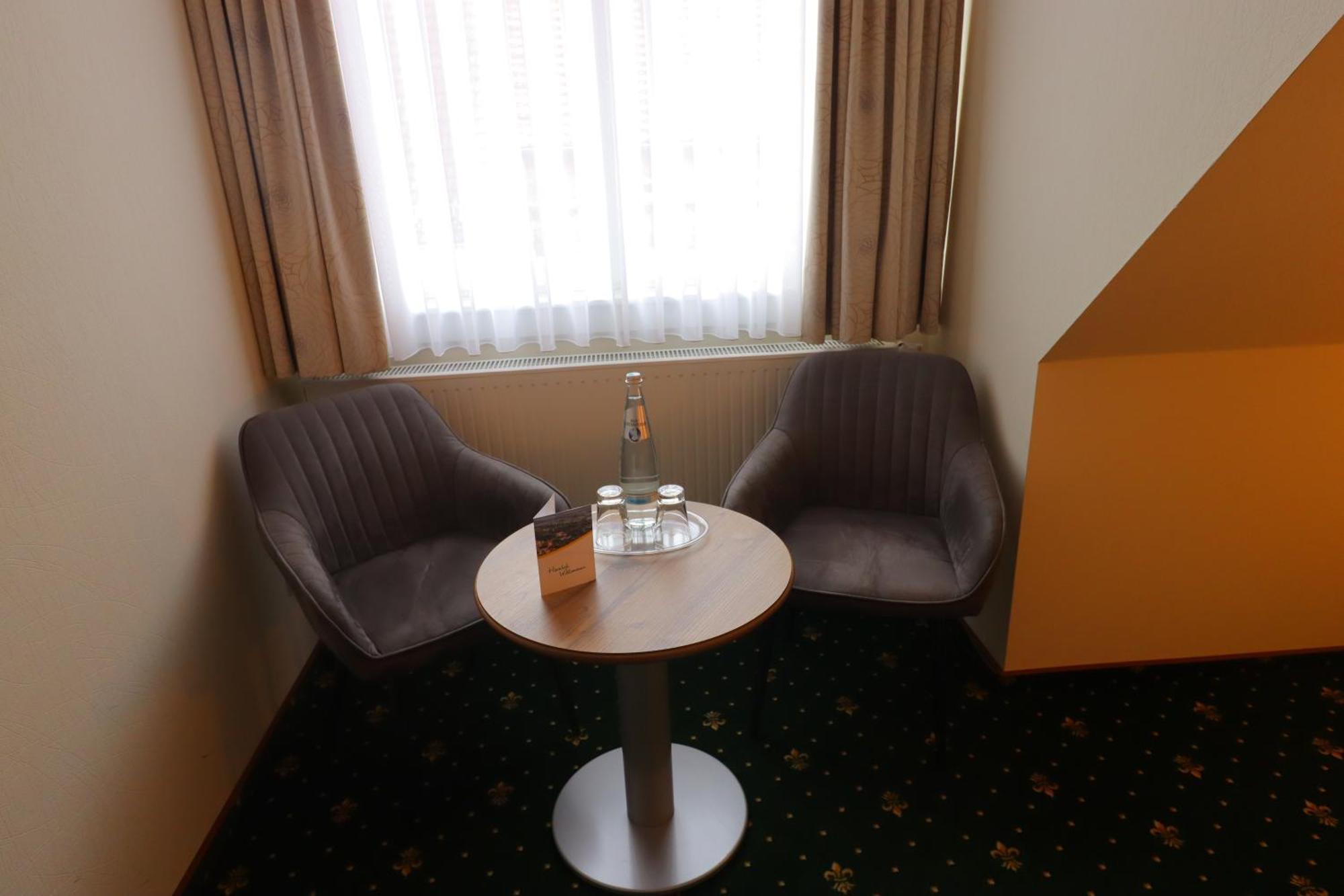 Hotel Zum Goldenen Loewen Peitz エクステリア 写真